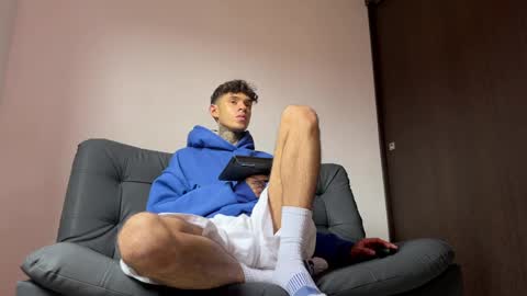 Snapshot of arteemiis chatting on March 4, 2025, 7:11 pm online show from March 4, 2025, 7:11 pm