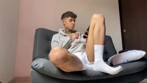 Snapshot of arteemiis chatting on March 6, 2025, 8:16 pm online show from March 6, 2025, 8:16 pm