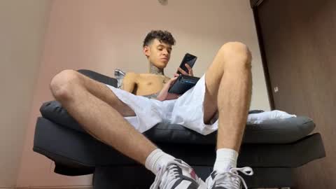 Snapshot of arteemiis chatting on March 10, 2025, 9:51 pm online show from March 10, 2025, 9:51 pm