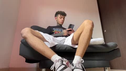 Snapshot of arteemiis chatting on March 12, 2025, 1:19 pm online show from March 12, 2025, 1:19 pm