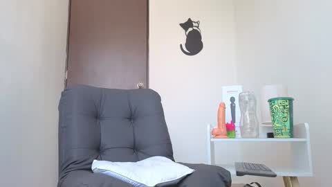 Snapshot of arteemiis chatting on October 22, 2025, 12:16 pm online show from October 22, 2025, 12:16 pm