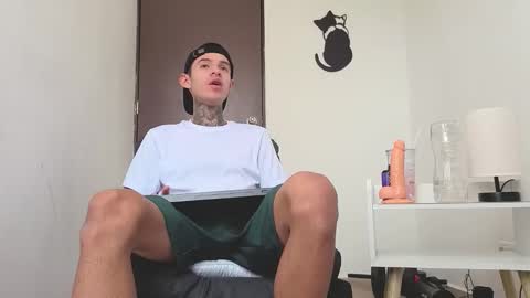 Snapshot of arteemiis chatting on November 6, 2025, 11:00 am online show from November 6, 2025, 11:00 am