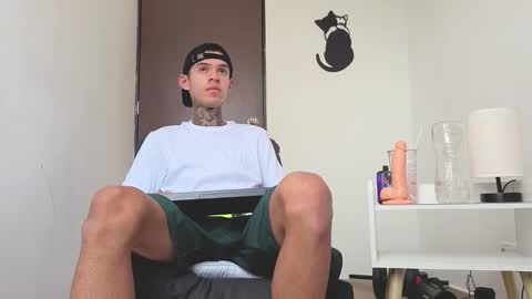 Snapshot of arteemiis chatting on November 13, 2025, 10:36 am online show from November 13, 2025, 10:36 am