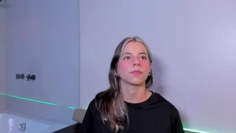 Snapshot of artemisablake chatting on December 17, 2024, 9:05 pm artemisablake online show from December 17, 2024, 9:05 pm