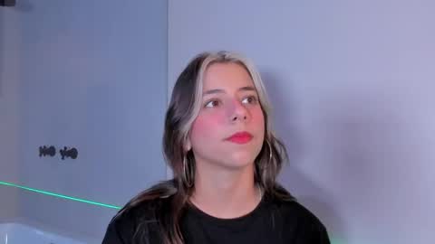 Snapshot of artemisablake chatting on December 18, 2024, 12:10 am artemisablake online show from December 18, 2024, 12:10 am