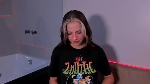 Snapshot of artemisablake chatting on December 18, 2024, 8:57 pm artemisablake online show from December 18, 2024, 8:57 pm