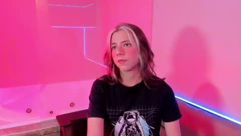 Snapshot of artemisablake chatting on December 19, 2024, 9:17 pm artemisablake online show from December 19, 2024, 9:17 pm