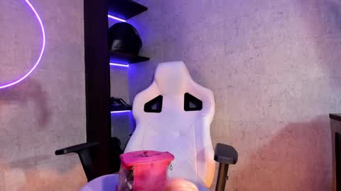 Snapshot of artemisablake chatting on February 13, 2025, 8:24 pm artemisablake online show from February 13, 2025, 8:24 pm