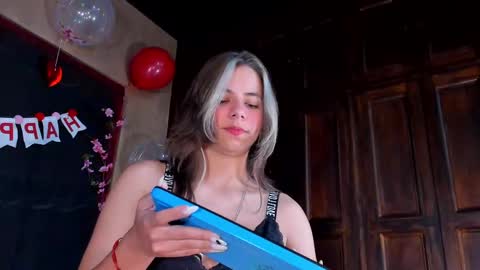 Snapshot of artemisablake chatting on February 18, 2025, 3:54 pm artemisablake online show from February 18, 2025, 3:54 pm