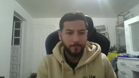 arthur1718 online show from December 2, 2025, 1:00 am