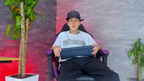 Snapshot of arthurcox_ chatting on September 20, 2025, 5:47 pm arthurcox_ online show from September 20, 2025, 5:47 pm