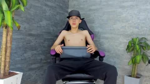 Snapshot of arthurcox_ chatting on October 13, 2025, 5:35 pm arthurcox_ online show from October 13, 2025, 5:35 pm