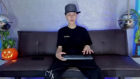 Snapshot of arthurcox_ chatting on October 28, 2025, 5:37 pm arthurcox_ online show from October 28, 2025, 5:37 pm