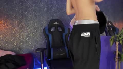 Snapshot of arthurcox_ chatting on November 16, 2025, 5:18 pm arthurcox_ online show from November 16, 2025, 5:18 pm