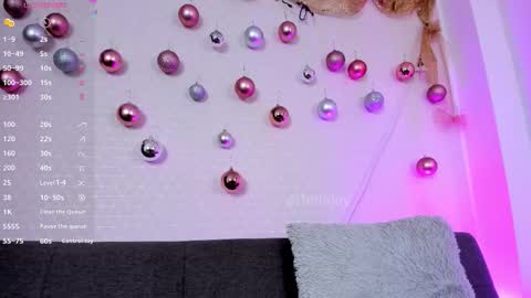 MIA OF artmiajoy online show from December 22, 2025, 1:41 pm