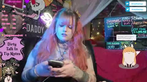 Snapshot of artsyheartsyy chatting on January 6, 2026, 1:42 am ArtsyHeartsyy online show from January 6, 2026, 1:42 am