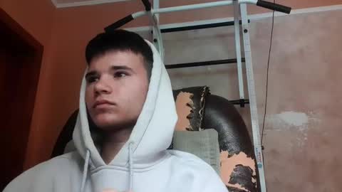 Snapshot of arvyn_ chatting on April 16, 2026, 7:31 am Denis online show from April 16, 2026, 7:31 am