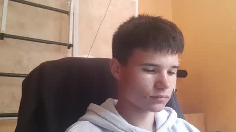 Snapshot of arvyn_ chatting on June 1, 2026, 7:54 am Denis online show from June 1, 2026, 7:54 am