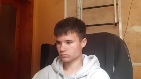 Snapshot of arvyn_ chatting on June 3, 2026, 7:44 am Denis online show from June 3, 2026, 7:44 am