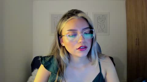 Snapshot of ary_cam230 chatting on January 19, 2025, 11:10 pm Zahaara online show from January 19, 2025, 11:10 pm