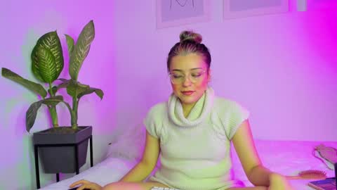 Snapshot of ary_cam230 chatting on February 2, 2025, 3:32 am Zahaara online show from February 2, 2025, 3:32 am