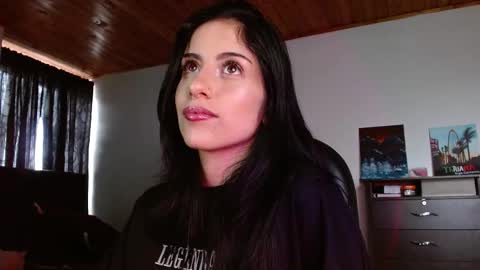 Snapshot of ary_pieerce chatting on November 19, 2025, 8:42 pm Independent Model online show from November 19, 2025, 8:42 pm