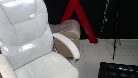 aryahmoon online show from February 18, 2026, 9:33 pm