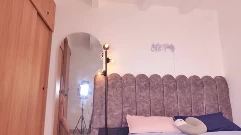 aryascollins online show from January 14, 2026, 3:12 am