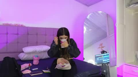 arycooper_ online show from May 1, 2026, 12:32 pm