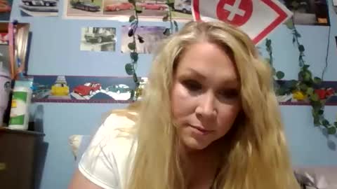 Snapshot of ash0ley chatting on October 29, 2025, 8:32 pm ash0ley online show from October 29, 2025, 8:32 pm