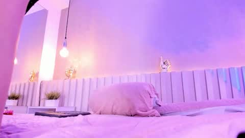 I am Ashley online show from December 19, 2025, 7:32 pm