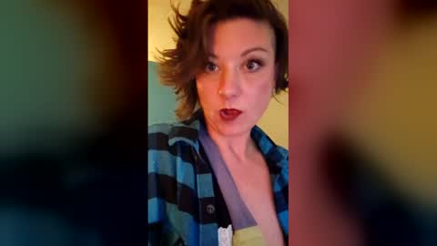 Snapshot of ashelynngrey1986 chatting on May 9, 2026, 8:52 am Ashelynn Grey online show from May 9, 2026, 8:52 am