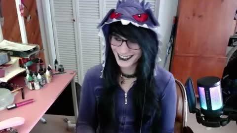 Ashley Scarlett online show from August 5, 2026, 5:27 pm