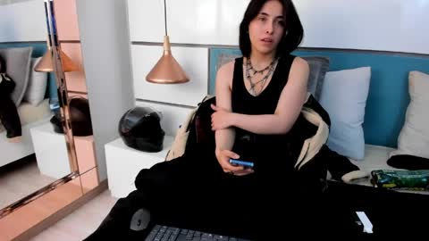 Ashkoreh online show from April 15, 2026, 7:43 pm