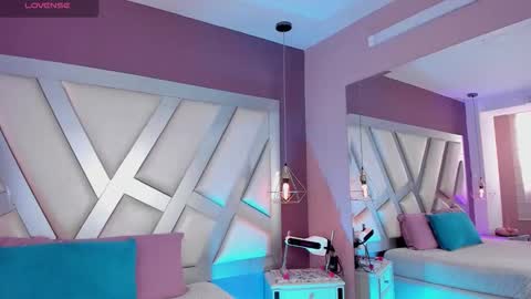 Snapshot of ashleey_bell_ chatting on April 23, 2026, 1:35 pm Ashley online show from April 23, 2026, 1:35 pm