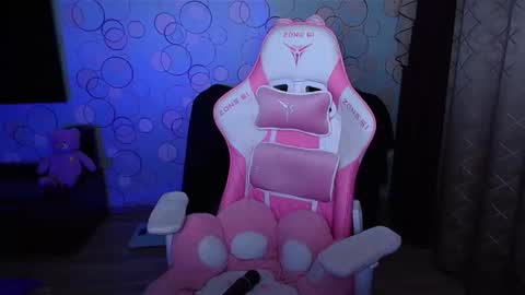   Yasmina   online show from October 28, 2025, 2:37 am