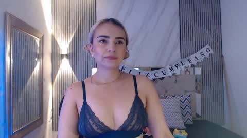 ashley__tylor online show from April 28, 2026, 8:25 pm