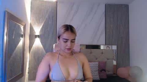 Snapshot of ashley__tylor chatting on May 15, 2026, 12:23 pm ashley__tylor online show from May 15, 2026, 12:23 pm