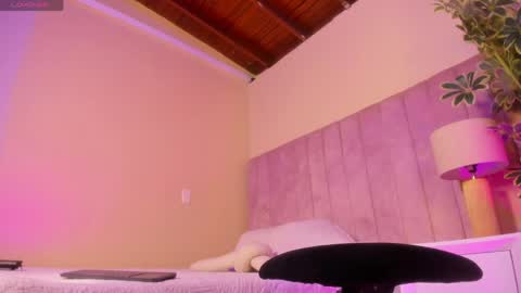 ashley_beaomunt online show from April 25, 2026, 11:13 am