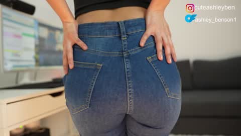 Snapshot of ashley_benson1 chatting on December 20, 2025, 2:18 am ashley online show from December 20, 2025, 2:18 am