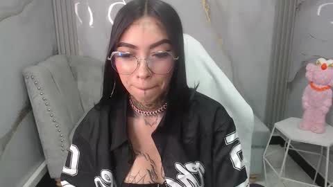 Snapshot of ashley_blum_v chatting on October 19, 2025, 1:01 pm ashley_blum_v online show from October 19, 2025, 1:01 pm