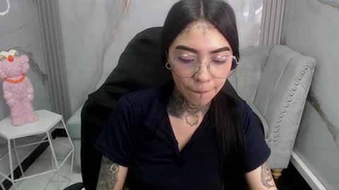 Snapshot of ashley_blum_v chatting on October 24, 2025, 1:29 pm ashley_blum_v online show from October 24, 2025, 1:29 pm