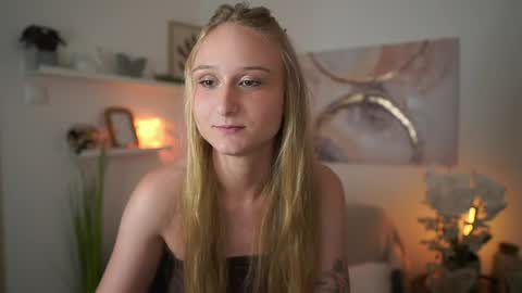 Ashley Cox18 online show from June 10, 2026, 9:19 am