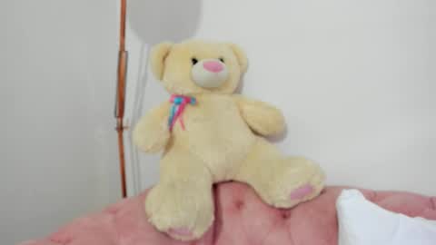 ASHLEY online show from February 4, 2026, 1:44 am