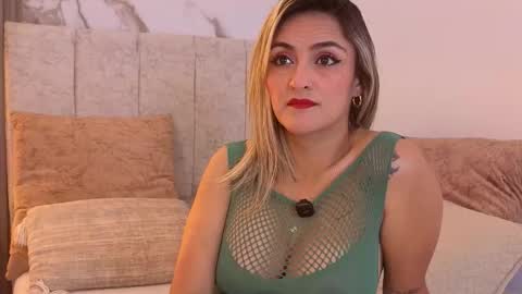 Camila online show from February 16, 2026, 8:27 pm