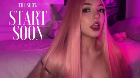 Ashlee Boox   online show from May 14, 2026, 3:19 pm