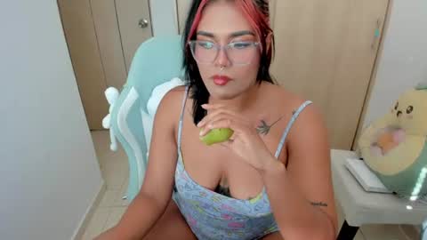 Snapshot of ashleygzles chatting on July 17, 2026, 8:46 pm Ashley online show from July 17, 2026, 8:46 pm