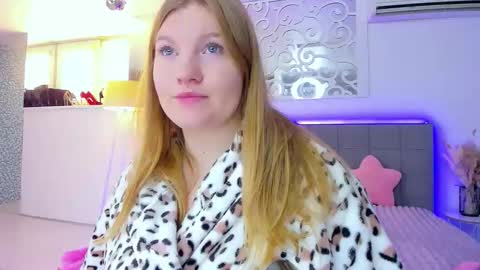 Snapshot of ashleyjonse chatting on November 4, 2025, 6:01 am AshleyJonse online show from November 4, 2025, 6:01 am