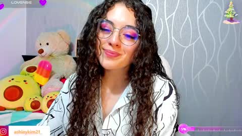 Snapshot of ashleykiim_ chatting on December 16, 2024, 9:20 pm .. Ashley .. online show from December 16, 2024, 9:20 pm