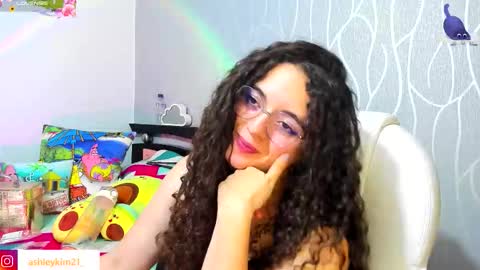 Snapshot of ashleykiim_ chatting on September 18, 2025, 1:18 am .. Ashley .. online show from September 18, 2025, 1:18 am